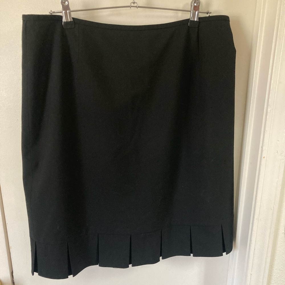 Alex Marie Elegant Black Skirt With a Pleated Hem